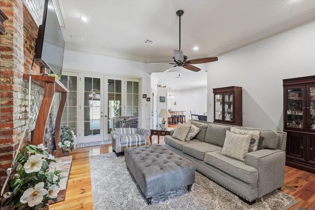 2095 High Point Dr, Zachary, LA 70791
