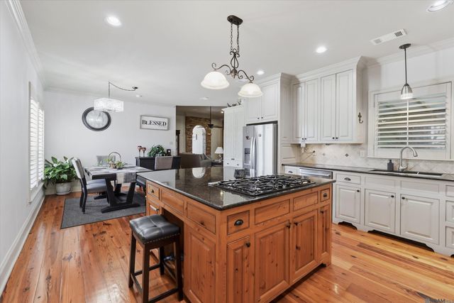 2095 High Point Dr, Zachary, LA 70791