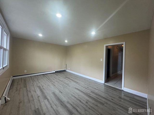 556 Roosevelt Avenue 1, Carteret, NJ 07008