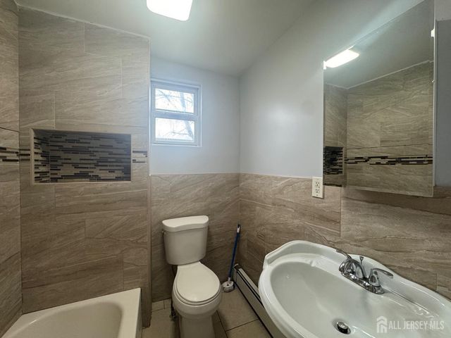 556 Roosevelt Avenue 1, Carteret, NJ 07008