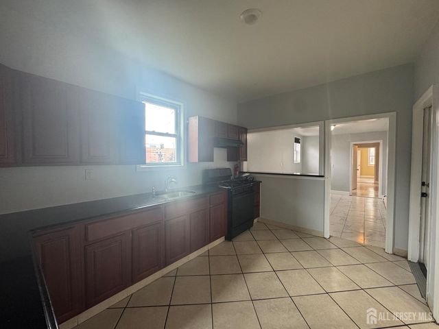 556 Roosevelt Avenue 1, Carteret, NJ 07008
