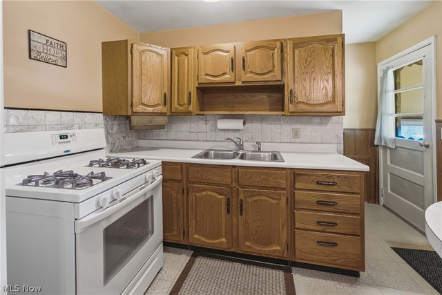 2425 Regentview Street NE, Canton, OH 44705