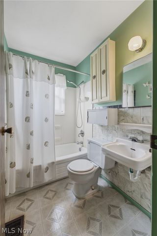 2425 Regentview Street NE, Canton, OH 44705