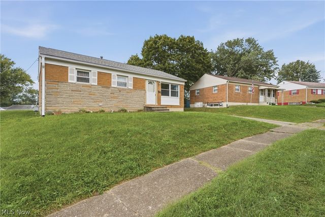 2425 Regentview Street NE, Canton, OH 44705
