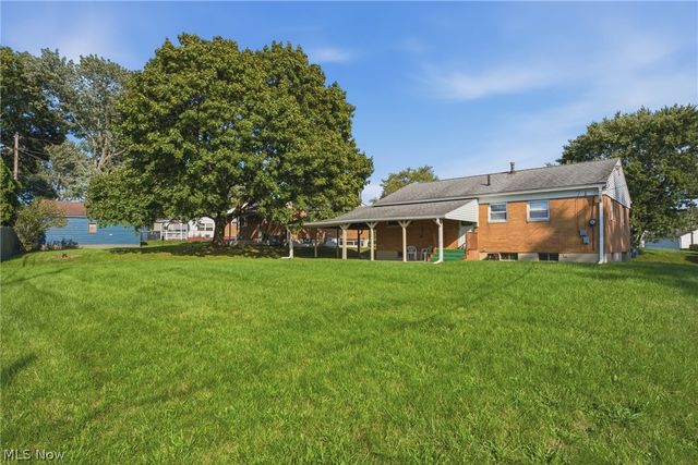 2425 Regentview Street NE, Canton, OH 44705