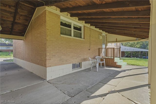 2425 Regentview Street NE, Canton, OH 44705
