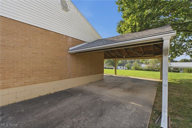 2425 Regentview Street NE, Canton, OH 44705