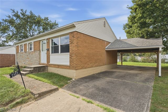2425 Regentview Street NE, Canton, OH 44705
