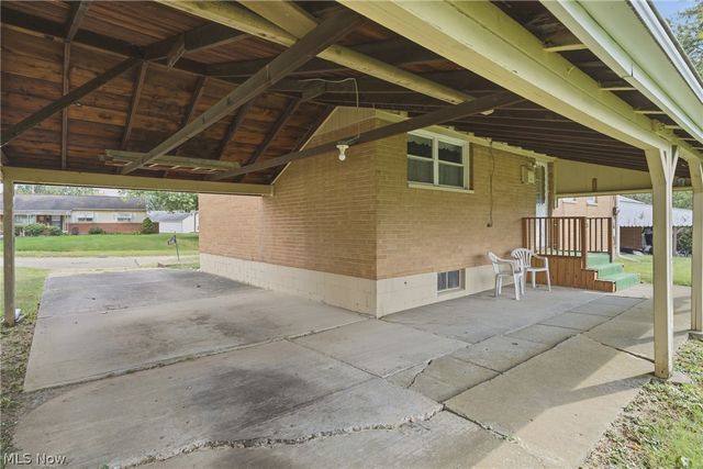 2425 Regentview Street NE, Canton, OH 44705