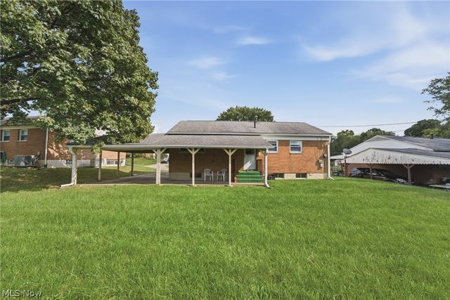 2425 Regentview Street NE, Canton, OH 44705
