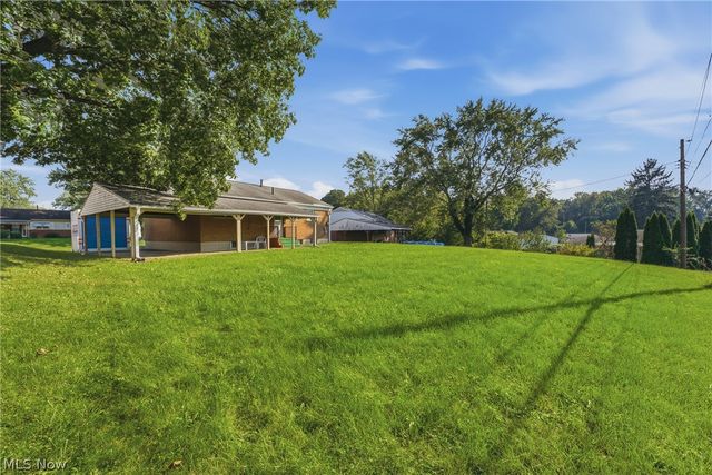 2425 Regentview Street NE, Canton, OH 44705