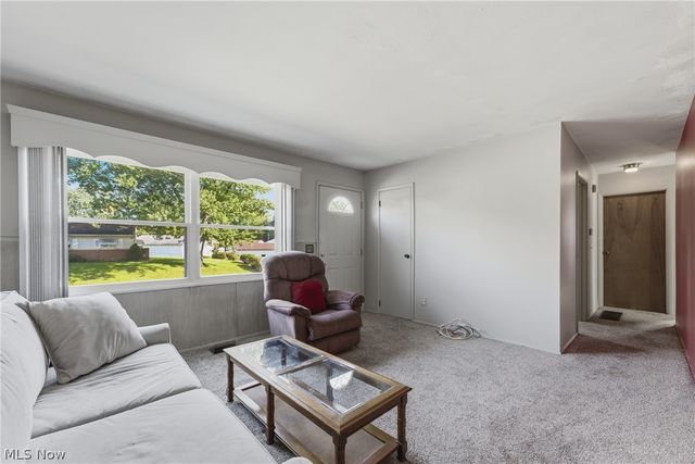 2425 Regentview Street NE, Canton, OH 44705