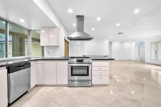 3441 N Hills Dr 00, Hollywood, FL 33021