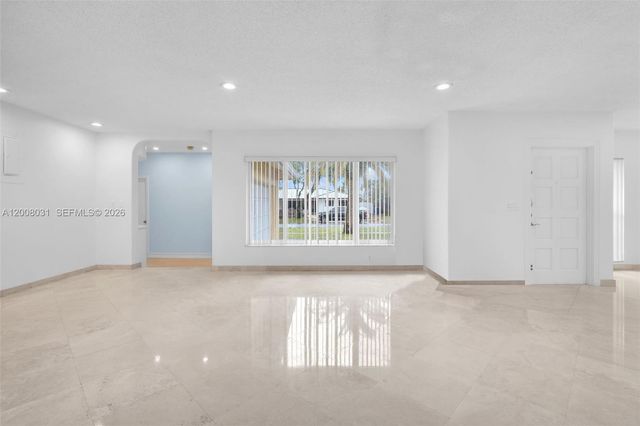 3441 N Hills Dr 00, Hollywood, FL 33021