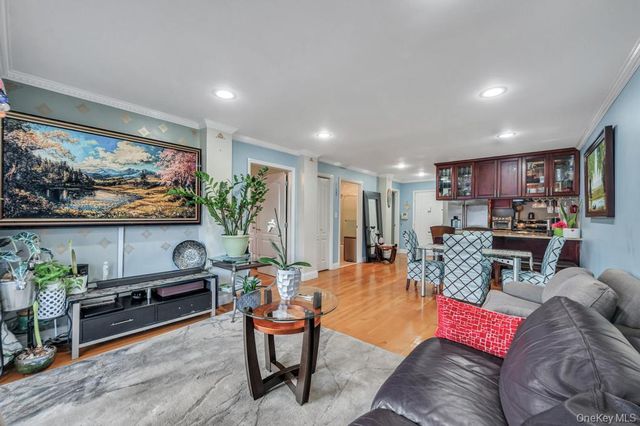 69-07 43rd Avenue 3G, Woodside, NY 11377