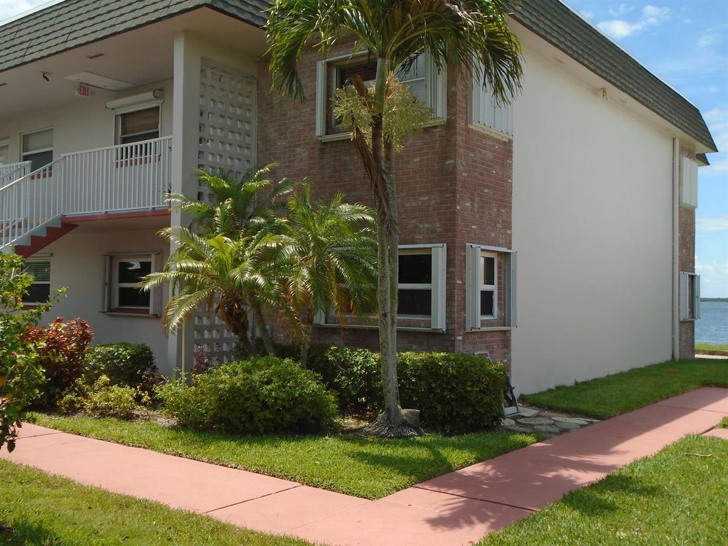 1133 Bayshore Drive 105, Fort Pierce, FL 34949