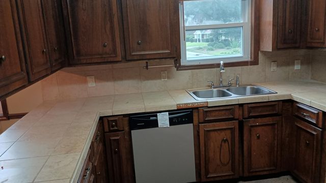 100 Warwick Pl, Hattiesburg, MS 39402