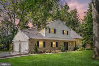 1411 MONTFORT DR, Harrisburg, PA 17110