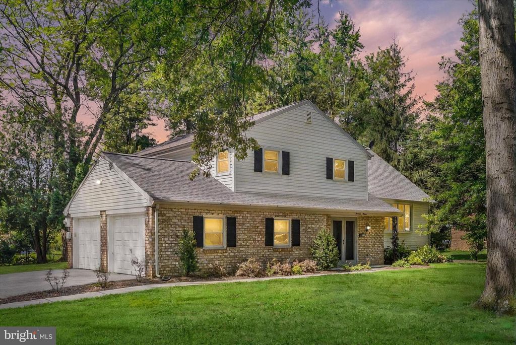 1411 MONTFORT DR, Harrisburg, PA 17110
