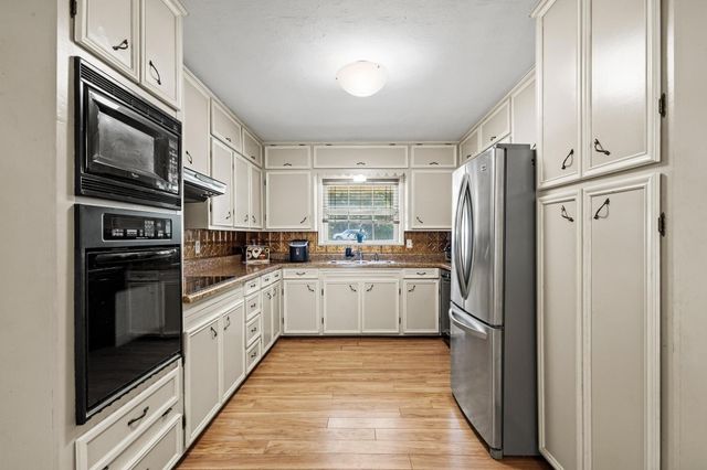 2025 Woodlake Road, Denison, TX 75021