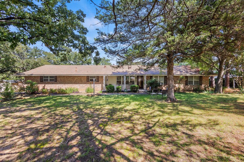 2025 Woodlake Road, Denison, TX 75021
