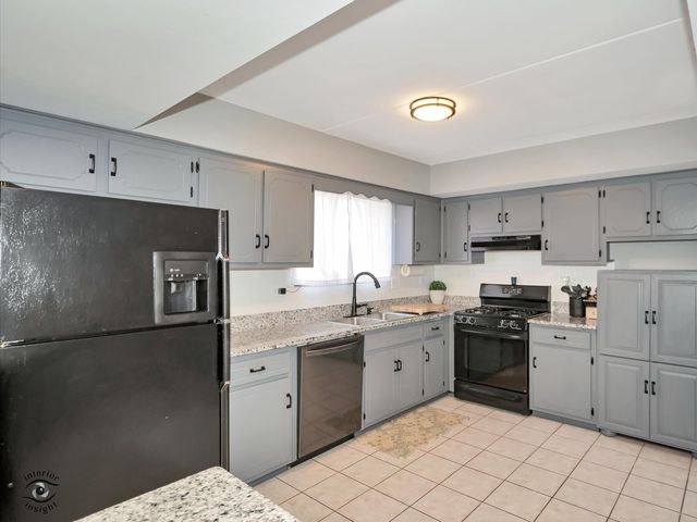 8124 W 169th Street 1W, Tinley Park, IL 60477