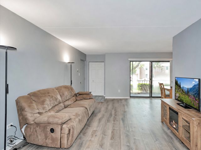 8124 W 169th Street 1W, Tinley Park, IL 60477