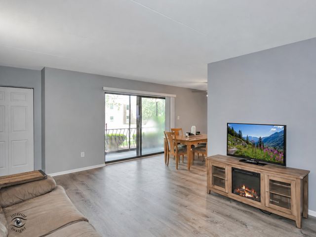 8124 W 169th Street 1W, Tinley Park, IL 60477