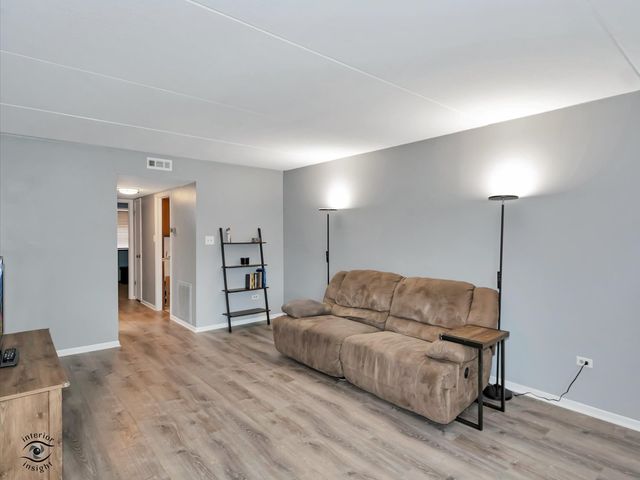 8124 W 169th Street 1W, Tinley Park, IL 60477