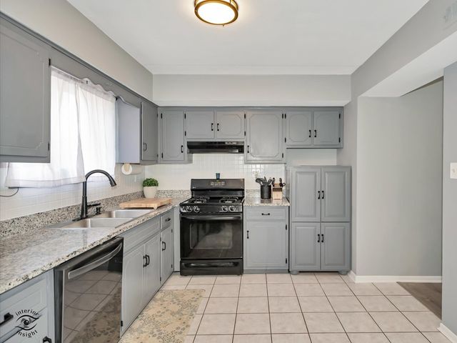 8124 W 169th Street 1W, Tinley Park, IL 60477