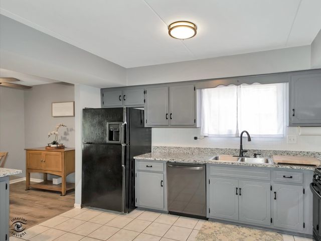 8124 W 169th Street 1W, Tinley Park, IL 60477