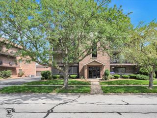 8124 W 169th Street 1W, Tinley Park, IL 60477