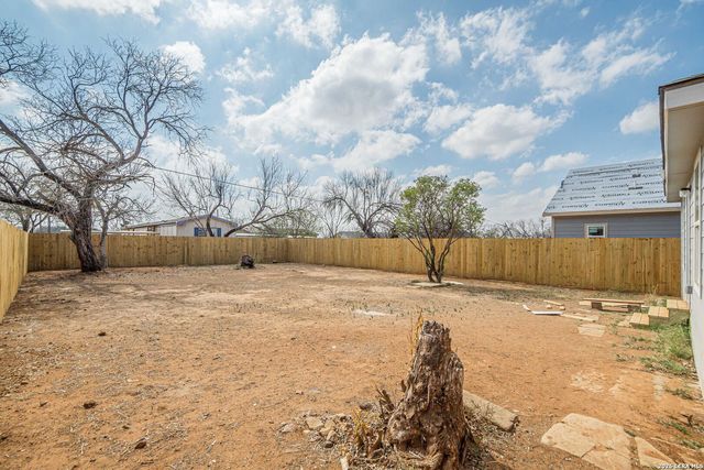 508 Hickory, Jourdanton, TX 78026