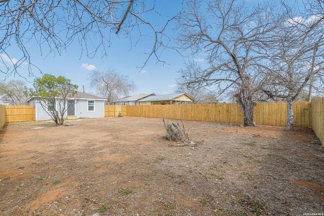 508 Hickory, Jourdanton, TX 78026