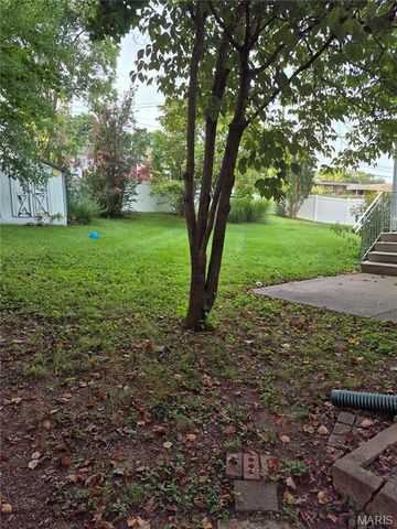 9663 Yorkshire Estates Drive, Crestwood, MO 63126