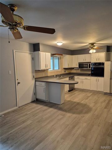 9663 Yorkshire Estates Drive, Crestwood, MO 63126