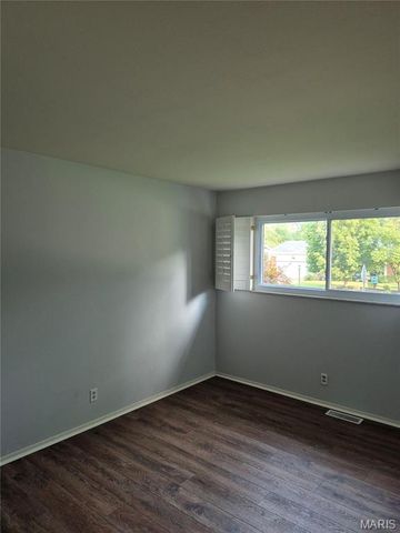 9663 Yorkshire Estates Drive, Crestwood, MO 63126