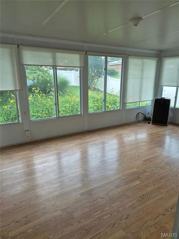 9663 Yorkshire Estates Drive, Crestwood, MO 63126