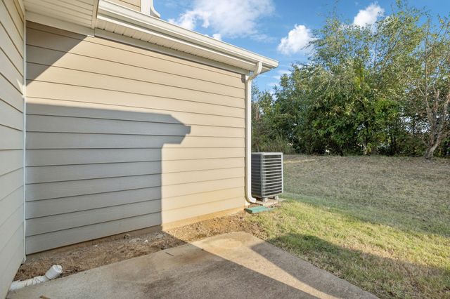 102 Cobblestone Place Dr, Goodlettsville, TN 37072