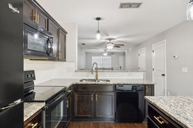 102 Cobblestone Place Dr, Goodlettsville, TN 37072