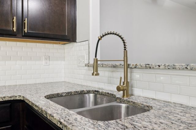 102 Cobblestone Place Dr, Goodlettsville, TN 37072