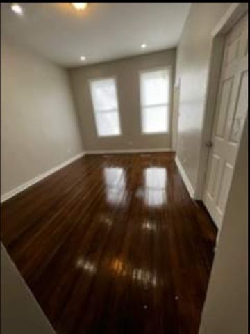 6415 S Eberhart Avenue, Chicago, IL 60637