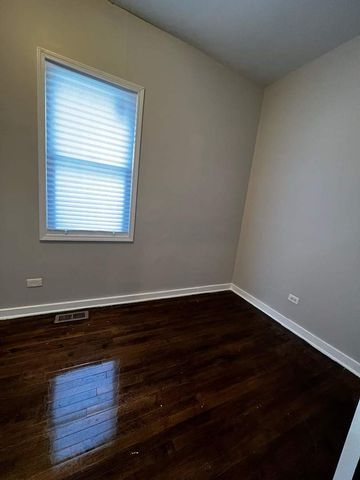 6415 S Eberhart Avenue, Chicago, IL 60637