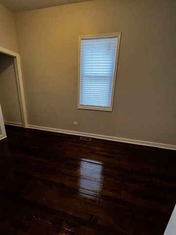 6415 S Eberhart Avenue, Chicago, IL 60637