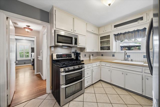 1611 Gardenia Drive, Houston, TX 77018