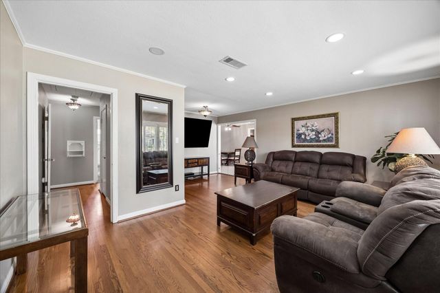 1611 Gardenia Drive, Houston, TX 77018