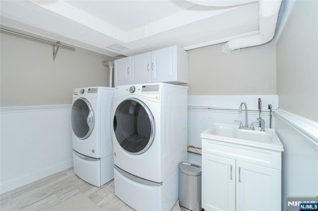 122 E Village Circle, Paramus, NJ 07652