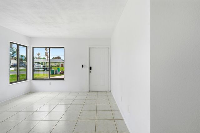 295 NW Archer Avenue, Port St. Lucie, Port St Lucie, FL 34983