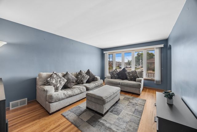 6000 S Narragansett Avenue, Chicago, IL 60638