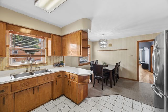 6000 S Narragansett Avenue, Chicago, IL 60638